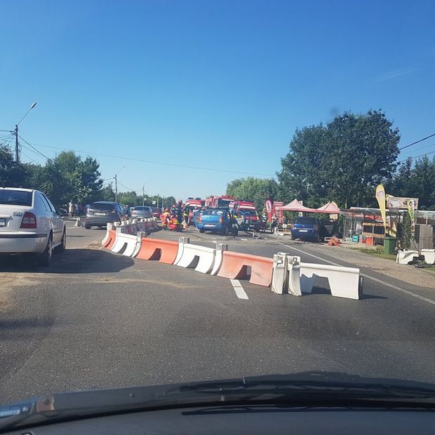 Un mort și patru răniți după un accident la Ciolpani, pe DN1