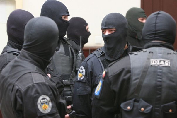 Un nou scandal in piata farma: Perchezitii legate de vanzarea de dezinfectanti diluati