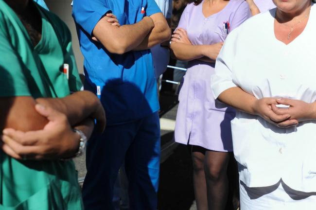 Un nou scandal în sănătate: Medicii din centrele de permanenţă nu au primit banii pentru gărzi