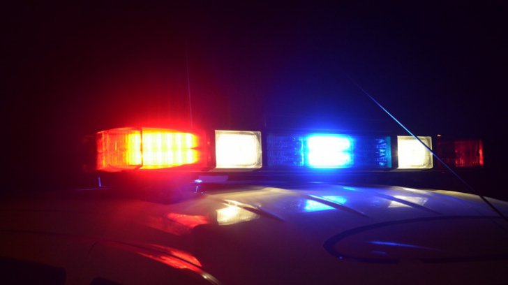 Un şofer beat a lovit o autospecială de poliţie
