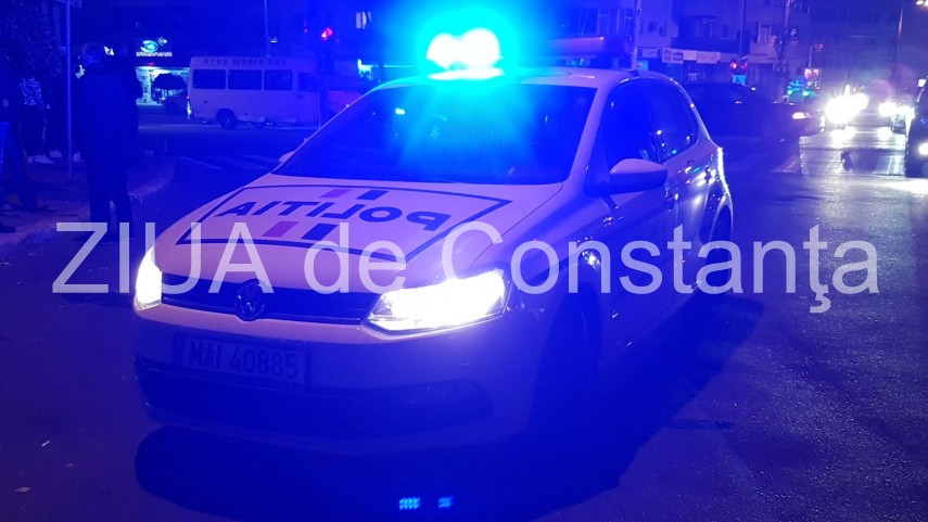 Un şofer urmărit de oamenii legii a lovit doi pietoni