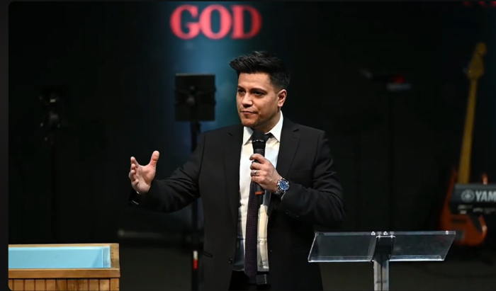 Un pastor român din SUA a escrocat 13 milioane de dolari de la enoriași, apoi i-a numit 