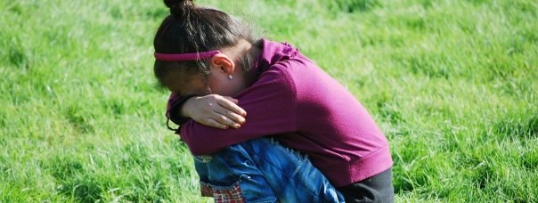 Un pedofil a ademenit o fetita cu o guma de mestecat si a dus-o intr-un lan de porumb