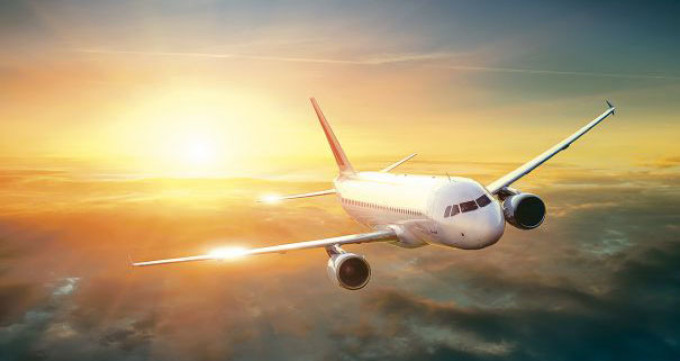 Un pilot a ameninţat că va prăbuşi avionul cu pasageri în ocean după ce s-a certat cu soţia