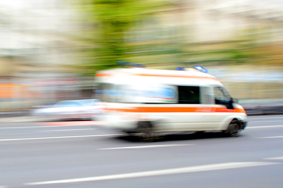 Un poliţişt din Vaslui a ajuns la spital după ce a fost accidentat de un şofer pe care l-a oprit în traficIncidentul a avut loc în localitatea Muntenii de Sus din judeţul Vaslui.