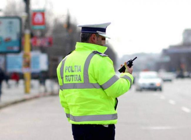 Un poliţist din Piteşti şi-a dat singur amendă, după ce a oprit în trafic o tânără care conducea cu viteză