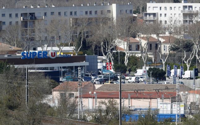 Un poliţist rănit în timpul luării de ostatici dintr-un supermarket din Franţa a murit