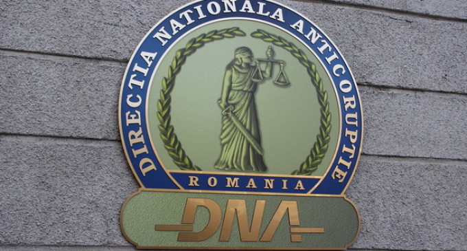 Un premier în funcţie, patru foşti miniştri şi 20 de parlamentari, trimişi în judecată de DNA în 2015