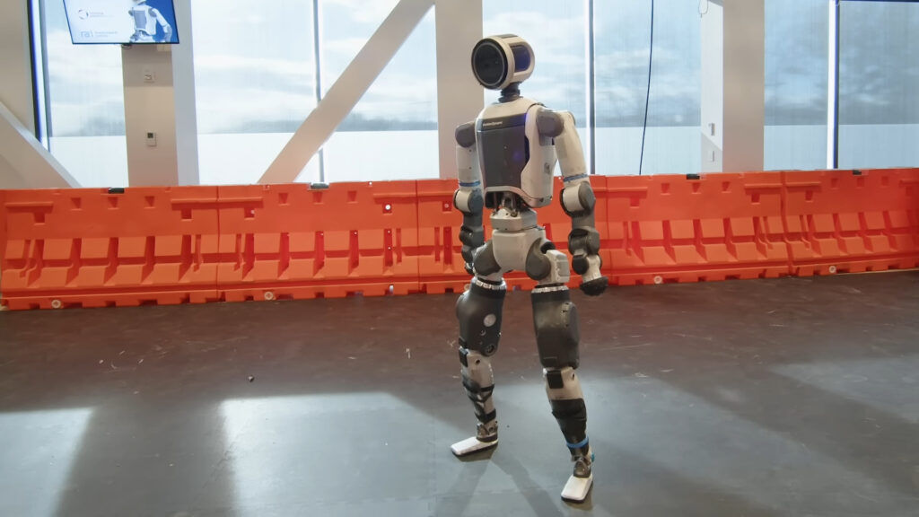 Un robot umanoid „s-a trezit