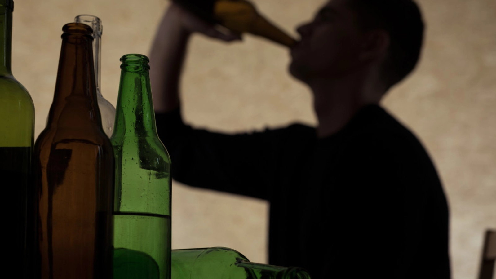 Un român a adormit în timpul unui jaf din Austria. S-a îmbătat cu alcoolul pe care voia să-l fure