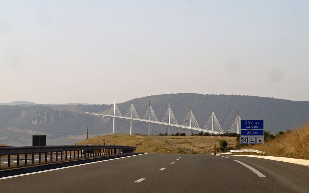 Un român a fost arestat în Franța după ce a intrat de 267 de ori pe autostradă fără să plătească taxa