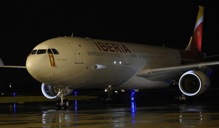 Un român a încercat să deschidă, în zbor, uşa unui avion de pasageri, în Spania