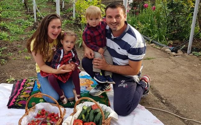 Un român câştiga peste 1.000 lire pe săptămână, dar a visat la o fermă în Obârşia. „Nu-mi doream să rămân acolo