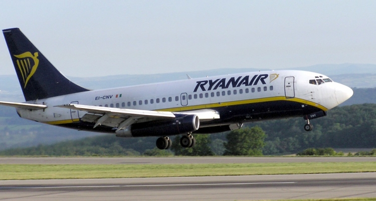 Un român, urmărit general, a provocat aterizarea de urgenţă a unui avion în Italia