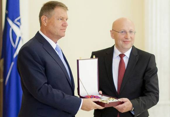 Un român laureat al premiului Nobel a fost decorat de Iohannis