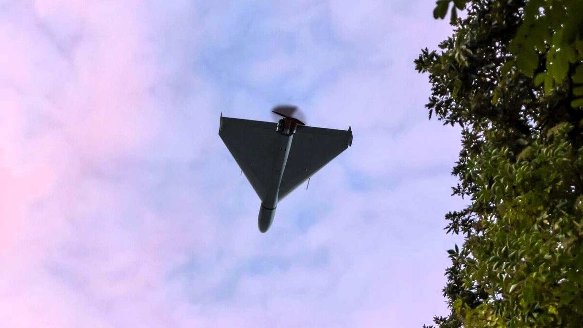 Un sătean din Vrancea s-a trezit cu o dronă militară prăbușită în curte. Ce spun autoritățile