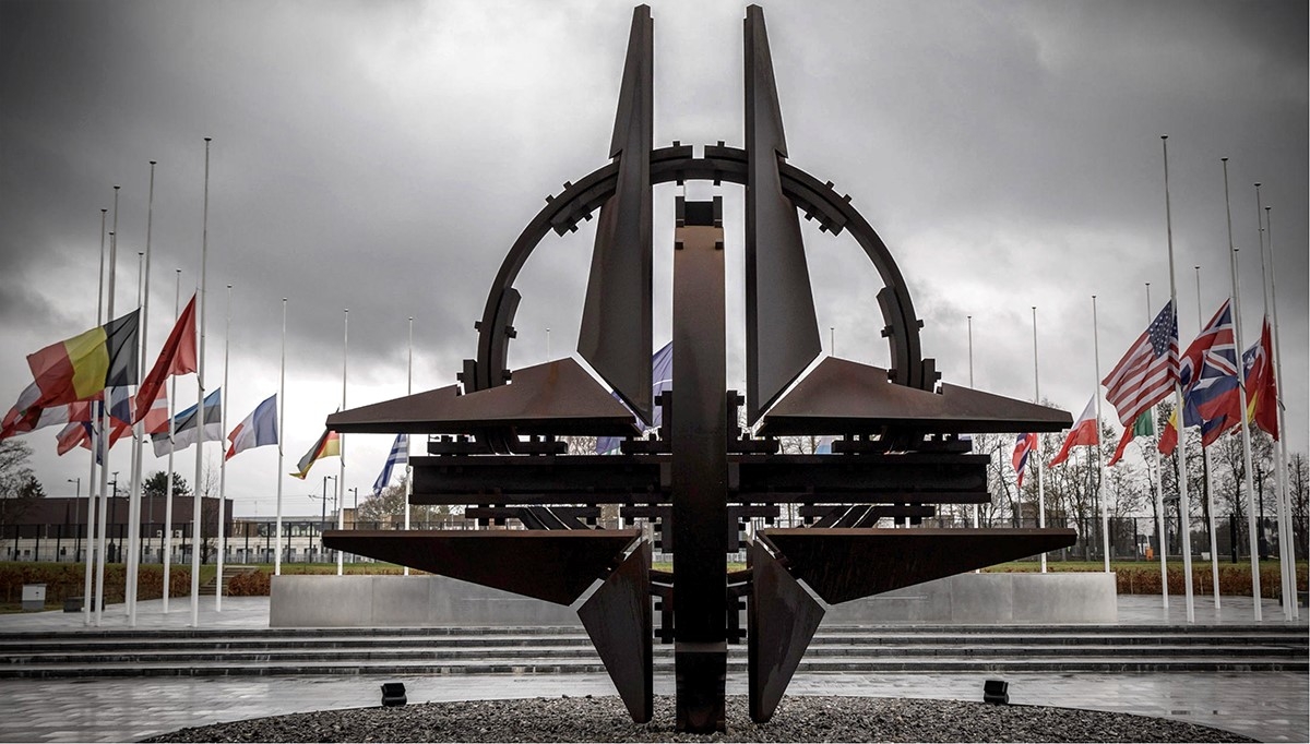 Un scandal de corupție bubuie la NATO: Mai multe persoane arestate într-o anchetă internațională