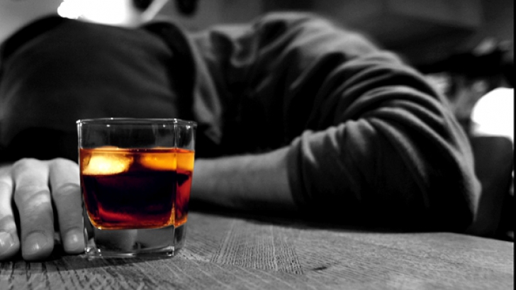 Un sfert dintre români consumă alcool într-o zi obișnuită