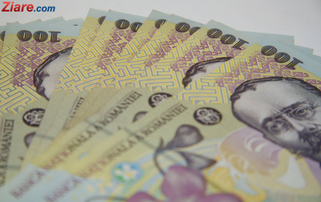 Un specialist in economie a calculat cat vor scadea la vara ratele la banci. Prima Casa n-ar trebui scoasa de sub ROBOR