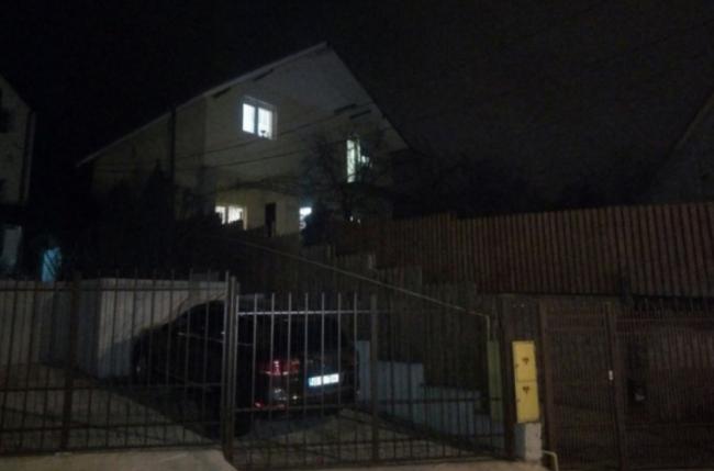 Un student la informatică a fost găsit spânzurat pe terasa casei, de sora lui