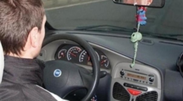 Un tanar s-a ales cu dosar penal. A fost prins fara permis de conducere la volan