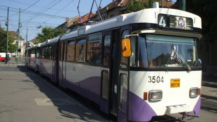 Un tramvai plin cu oameni a lovit o autoutilitară. Ce alcoolemie avea vatmanul