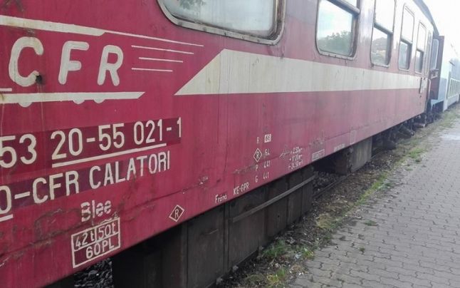 Un tren Braşov - Bucureşti a deraiat la Dârste. Circulaţia este deviată