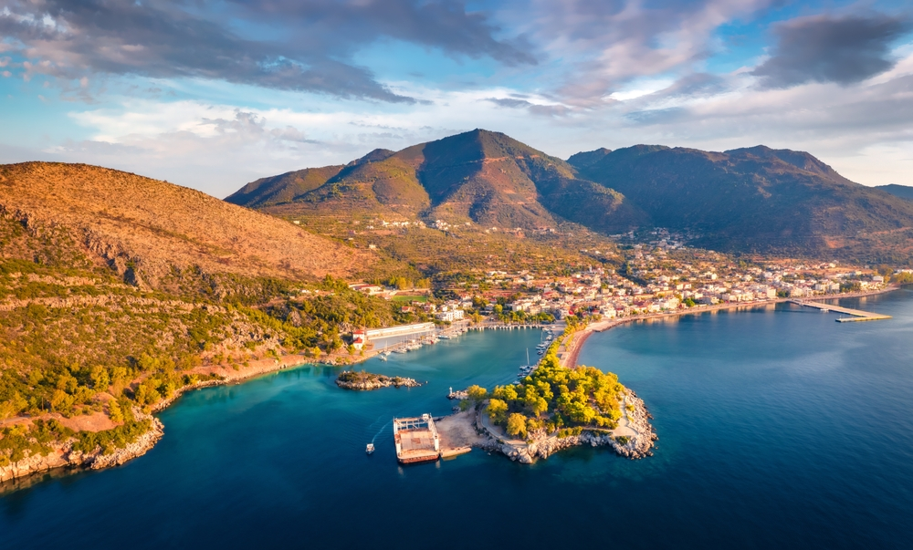 Un vulcan uriaș din Grecia despre care se credea că e stins a acumulat treptat magmă timp de 100.000 de ani
