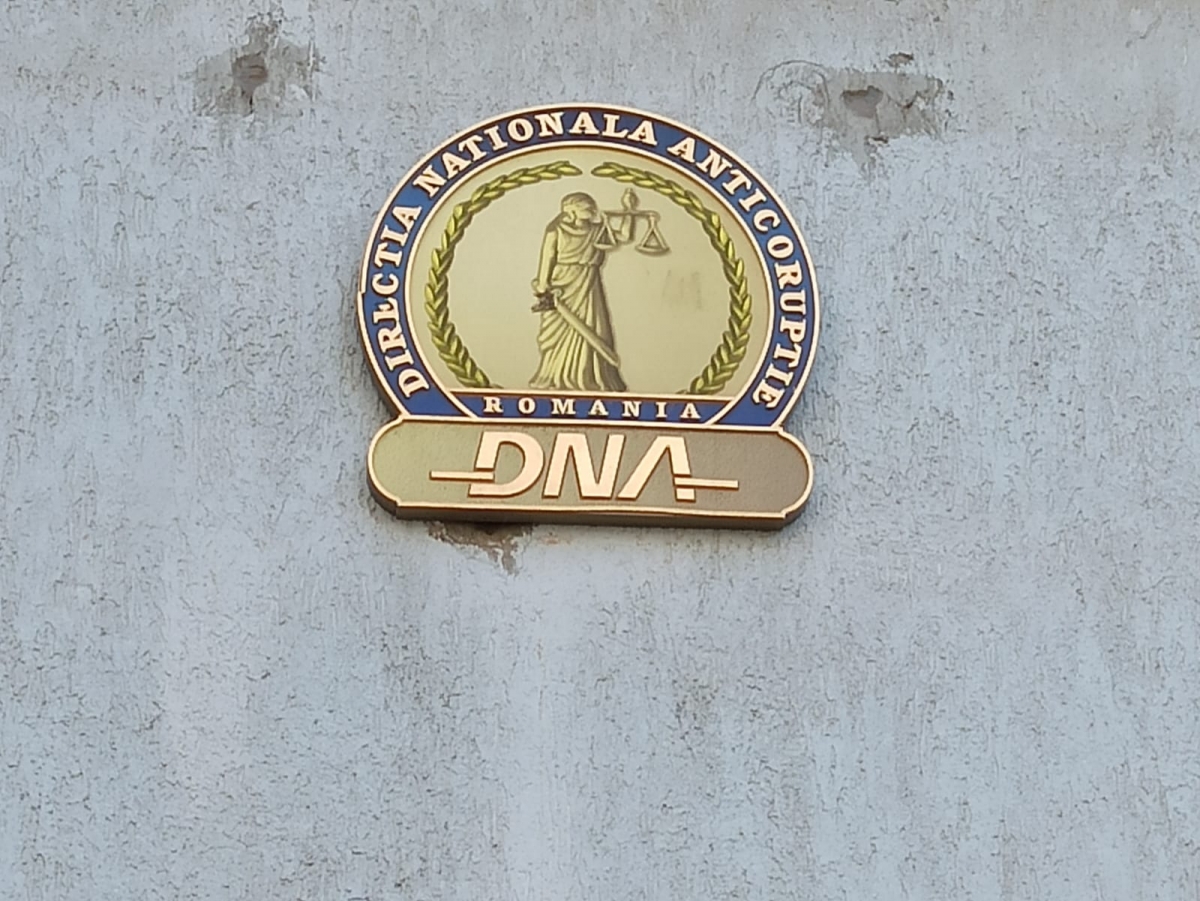 Unde-i șpagă nu etaxă! Un inspector ANAF a fost inculpat de DNA pentru că a cerut șpagă un milion de euro unui om de afaceri