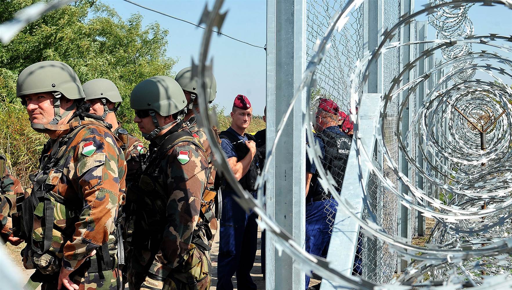 Ungaria va construi un gard de sârmă ghimpata la frontiera cu România