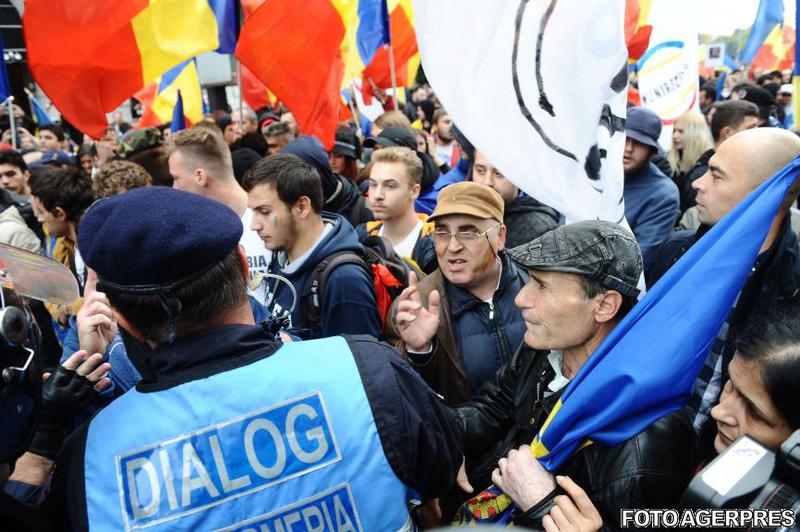 Unionistii vor sa ramana in Piata Universitatii si duminica, unde li se vor alatura si revolutionarii
