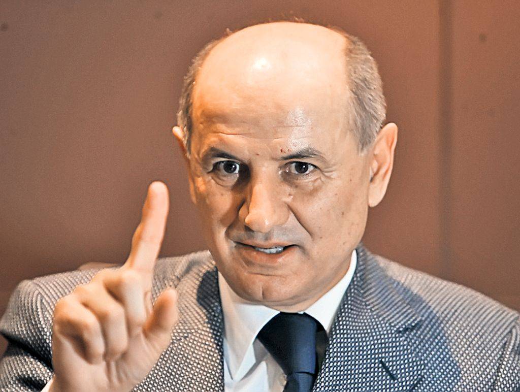 Universitatea București, despre cartea scrisă de George Copos: