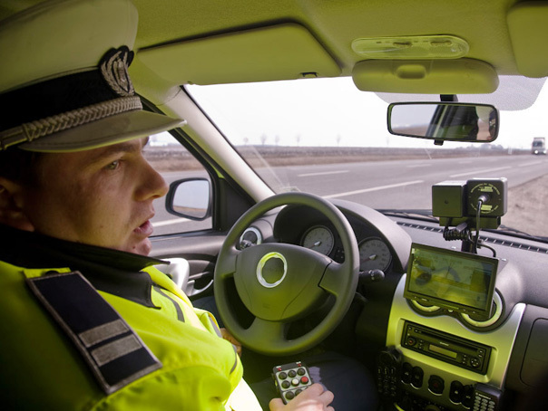 Unui şofer i-a fost suspendat permisul de conducere de patru ori într-o singură zi