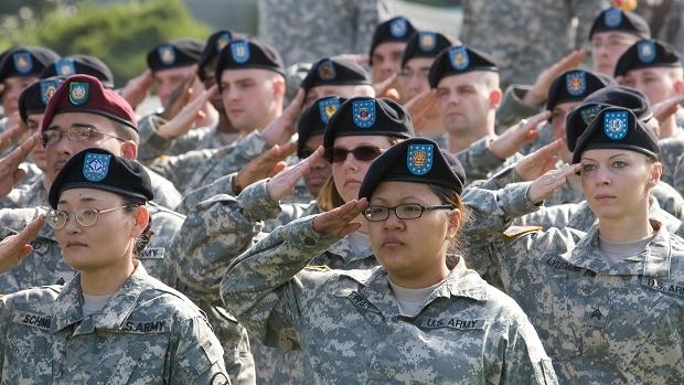 US Army recrutează femei pentru toate posturile de luptă