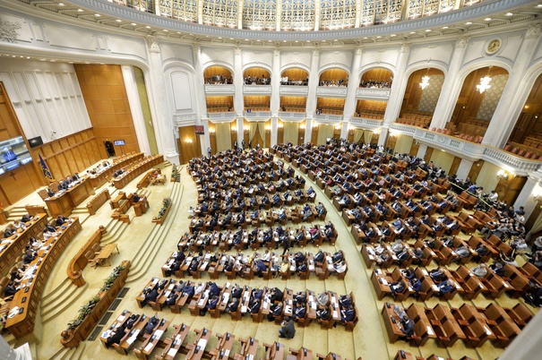USR a iniţiat un proiect de lege care interzice parlamentarilor să-şi mărească salariile