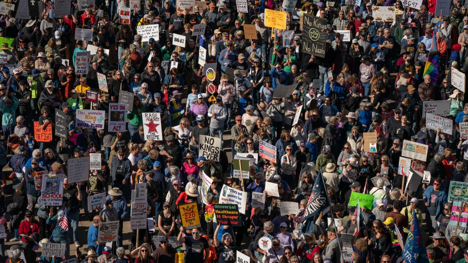 Val de proteste în SUA: orașe întregi se ridică împotriva administrației Trump
