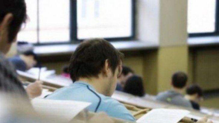 Vaslui. O elevă în comă alcoolică si jumătate de clasă răpusă de ţuică