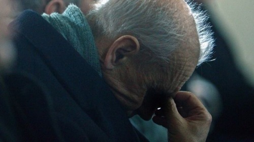 Vaslui. Un bătrân de 93 de ani a fost bătut si violat de doi minori și un tânăr de 21 de ani