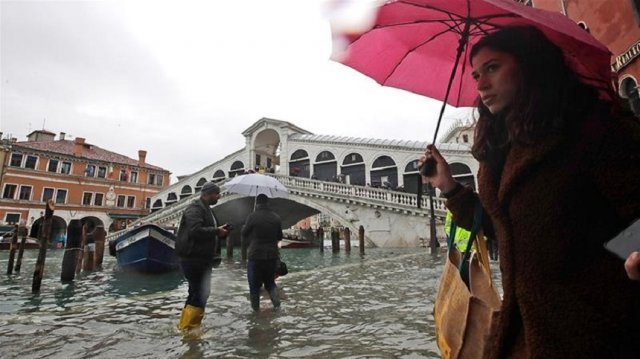 Veneţia, inundată de valuri provocate de cel mai ridicat flux din ultimii 50 de ani