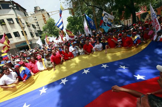 Venezuelenii sunt chemaţi la urne pentru un scrutin controversat
