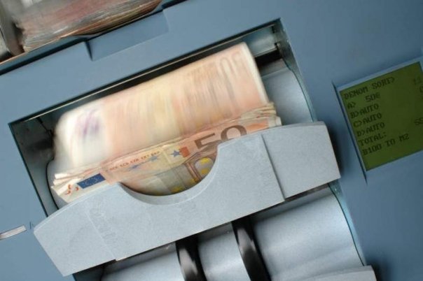Veste uriasa pentru romanii care lucreaza in strainatate. Cum vor putea trimite bani acasa fara comisioane
