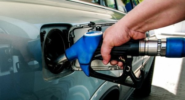 Vesti extraordinare! Accizele la motorina vor scadea. Cine se va bucura de acest lucru