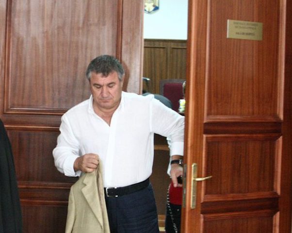 Victor Becali este executat silit