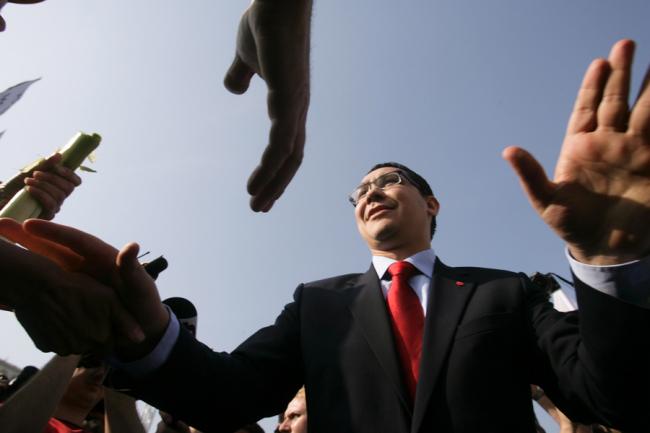 Victor Ponta: Cât mai multă iubire cu doamna Gorghiu ne ajută