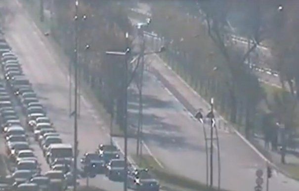 VIDEO. Klaus Iohannis a fost huiduit si claxonat în trafic