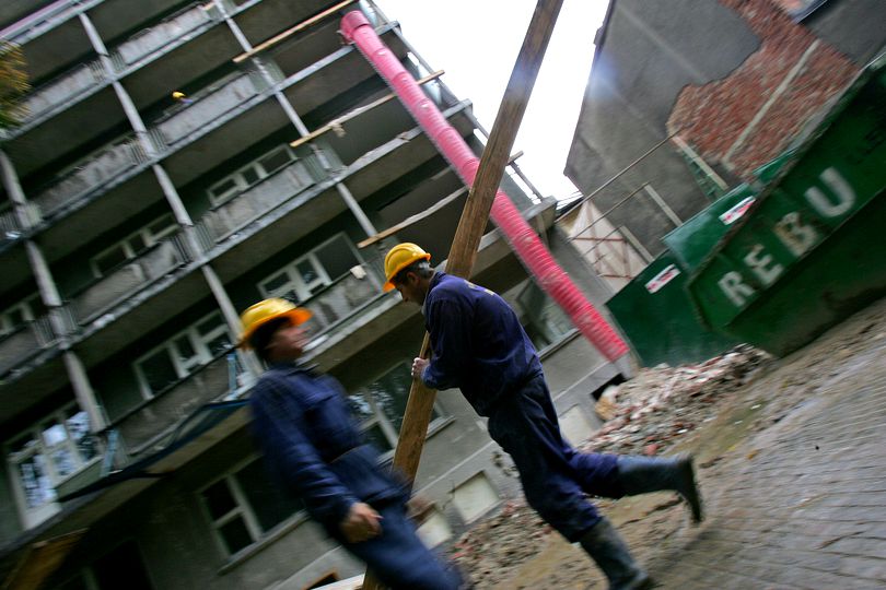 Viorica Dăncilă anunţă că salariul minim brut în construcţii va fi 3.000 de lei