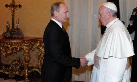 Vladimir Putin, primit de Papa Francisc la Vatican. Cei doi au discutat despre Ucraina