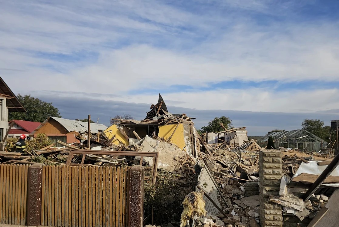 Vrancea: Zece case afectate în urma exploziei din localitatea Sihlea. Trei imobile sunt distruse complet