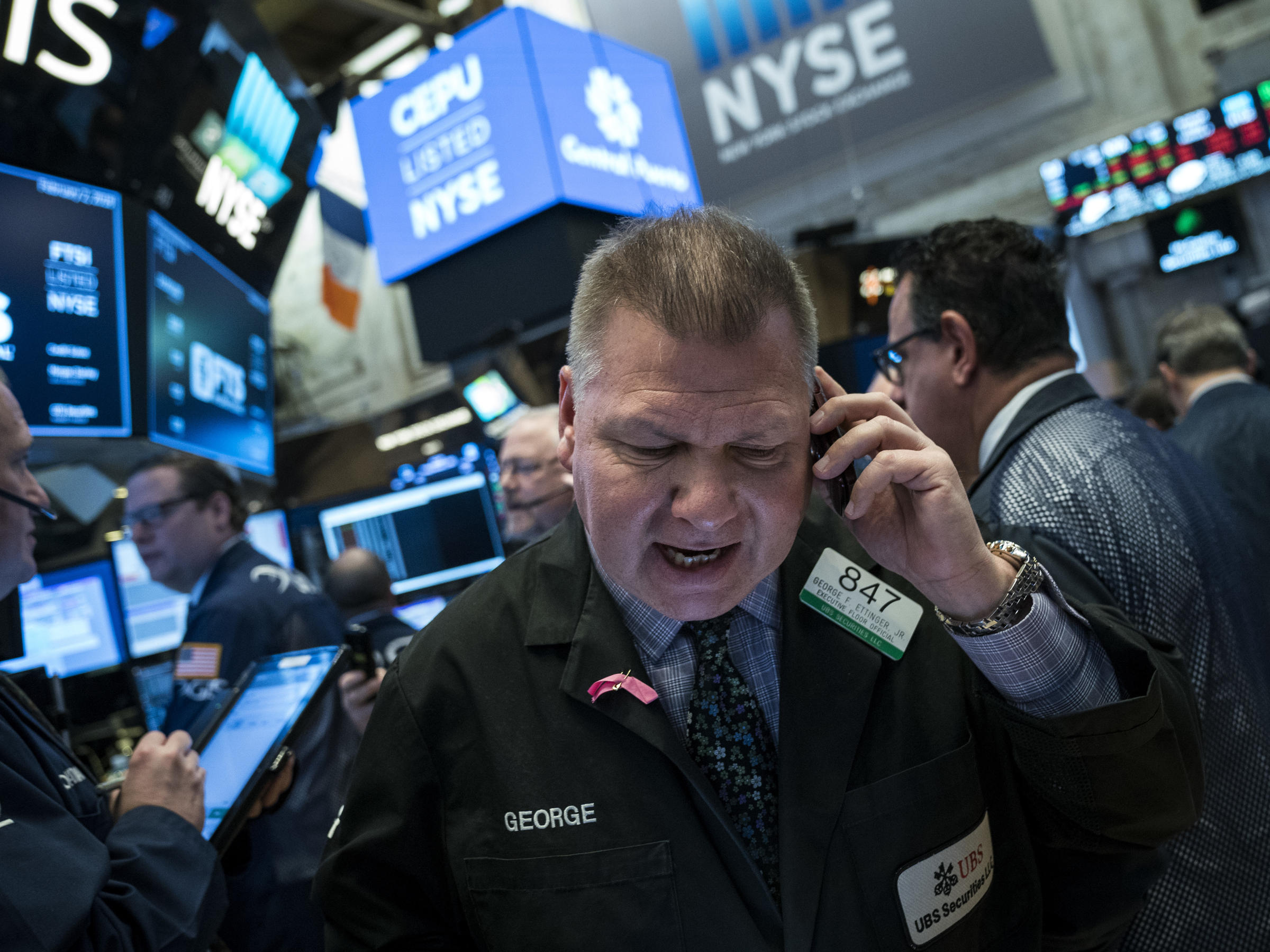 Wall Street, început de săptămână cu emoții. Indicele Dow Jones, cea mai scăzută valoare din 2008