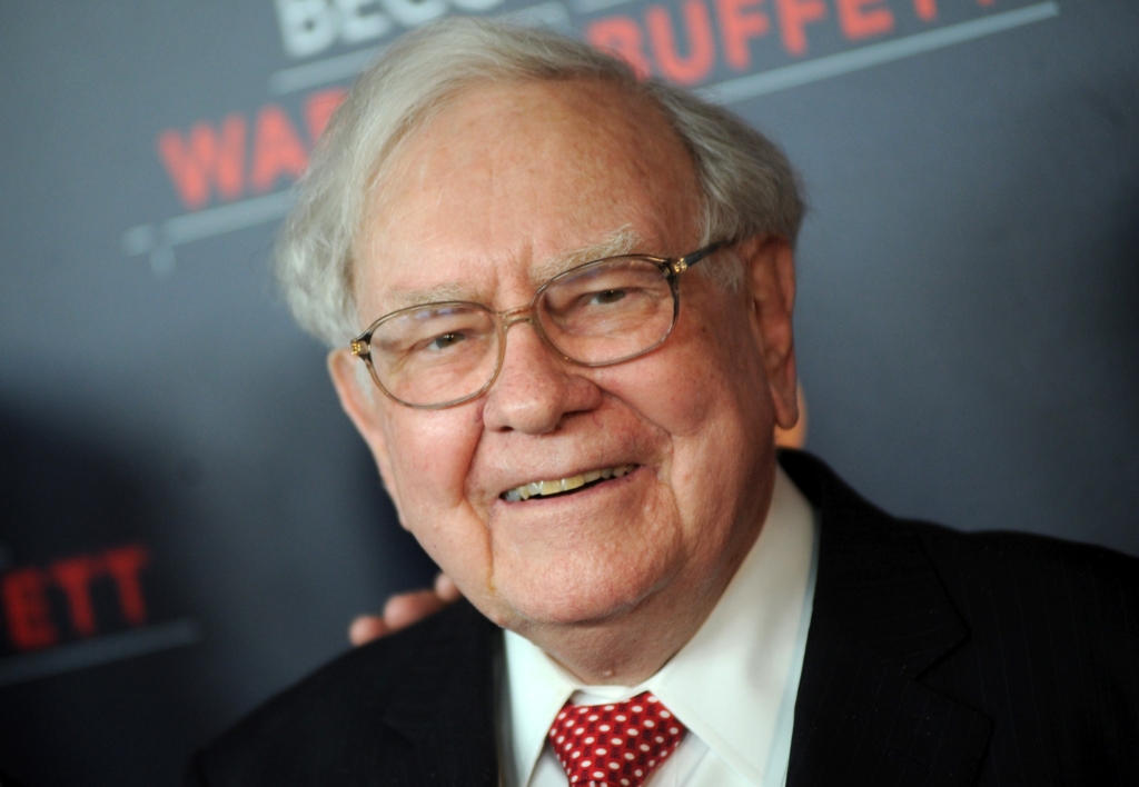 Warren Buffett nu a mai băut apă de aproape 50 de ani. N-o să-ți vină să crezi ce consumă zilnic activul miliardar în vârstă de 96 de ani